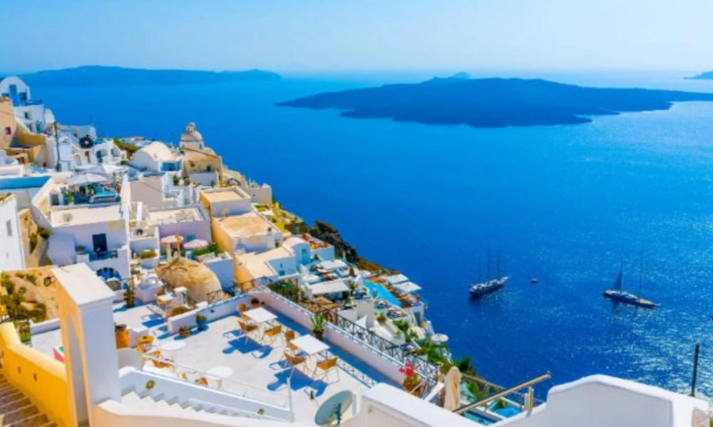 Έλληνας καθηγητής Τουρισμού στο Άμπου Ντάμπι: «Δώστε έμφαση στον εσωτερικό τουρισμό»